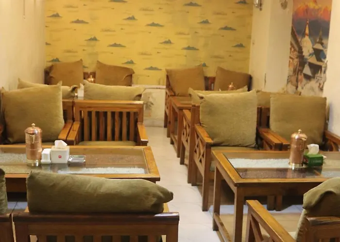 Kailash Mansarobar Banquet And Restaurant 酒店 2*