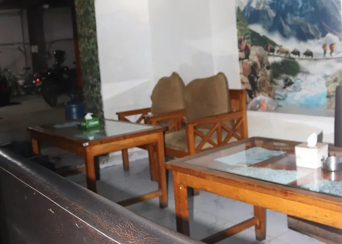 Kailash Mansarobar Banquet And Restaurant 酒店 2*