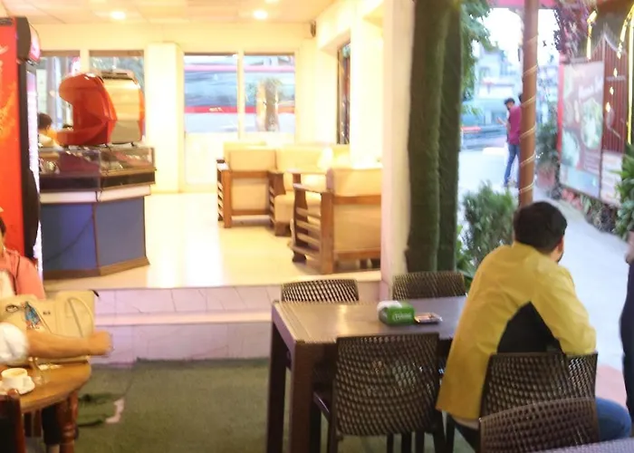 酒店 Kailash Mansarobar Banquet And Restaurant 2*